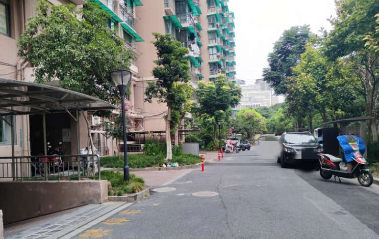 有没有约跑步的?每晚七点半到九点半之间,体育场路,仅限女生哦 !拒绝发霉发福,一起减肥
